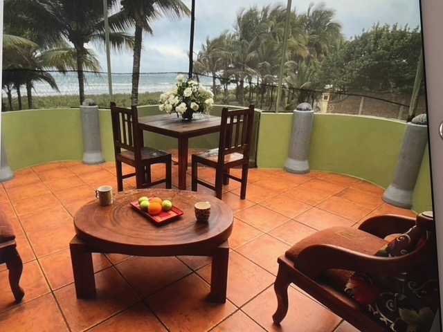 Balcón del dormitorio principal con malla protectora