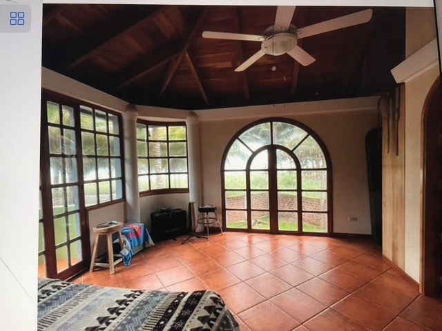 Dormitorio u oficina en el segundo piso