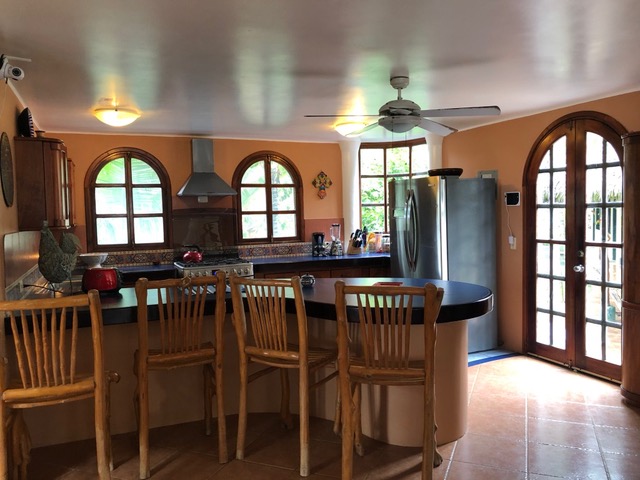 Vista de la cocina desde la sala de estar